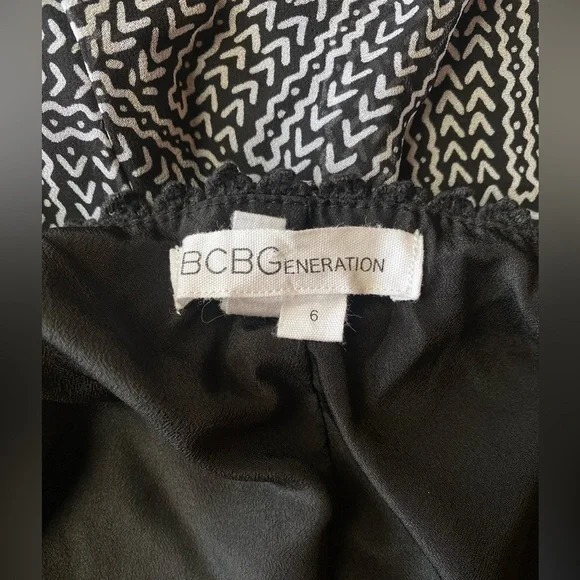 BCBGeneration Woman’s Black/White Pattern Mini Dress, Size 6 - Picture 4 of 10